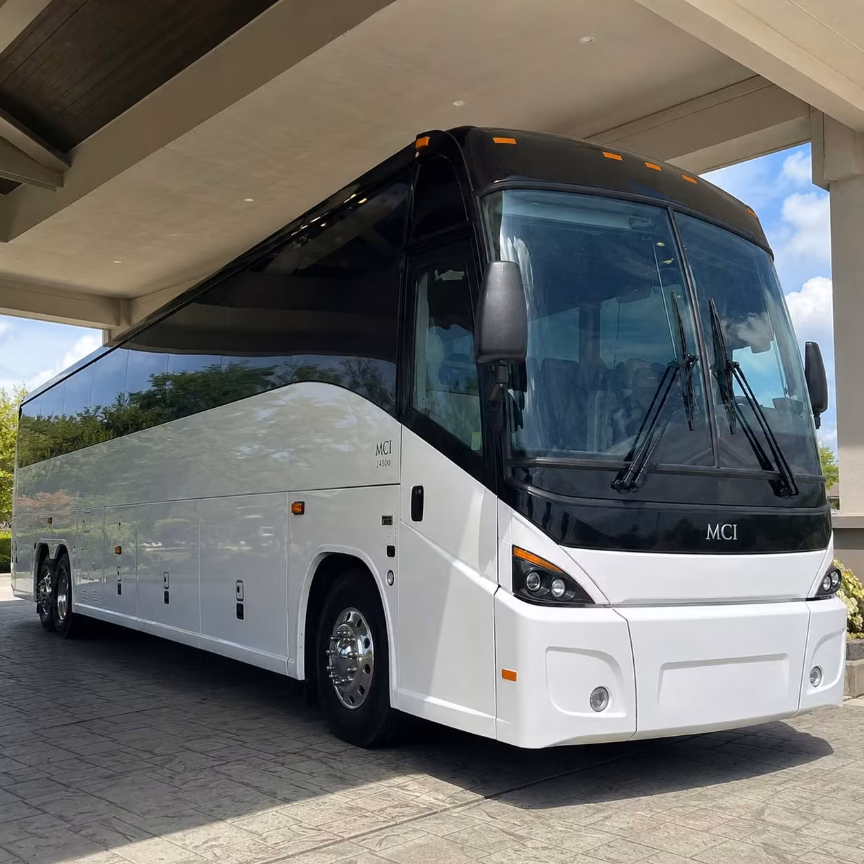 airport transfers and off site parking shuttles for st louis businesses