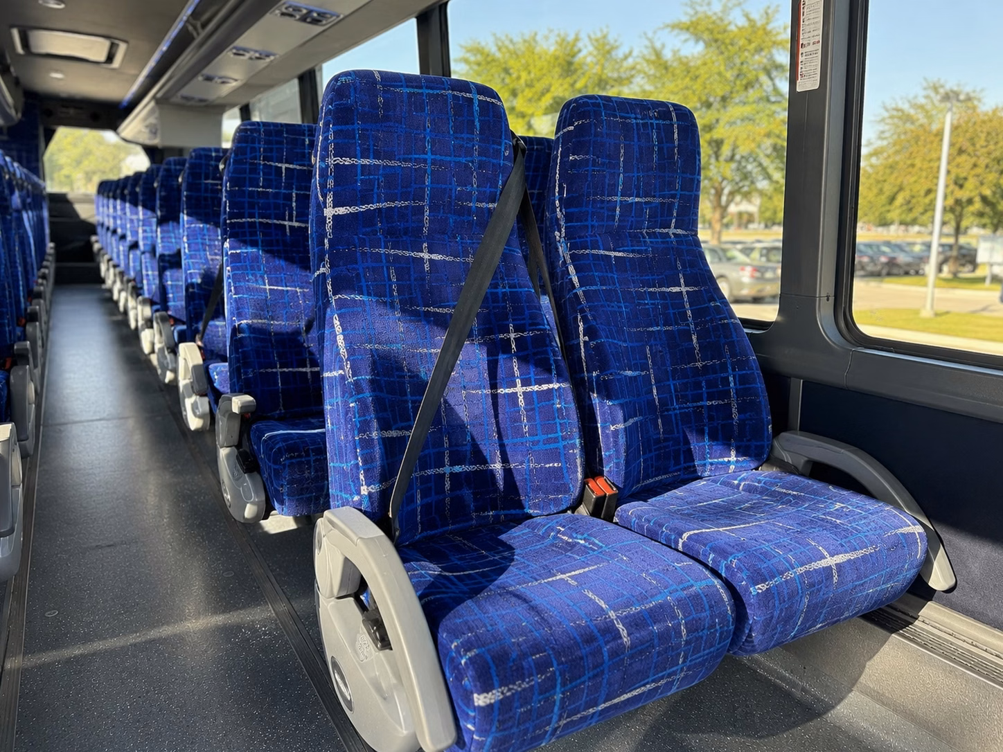 cardinals fan bus rentals to busch stadium in st louis