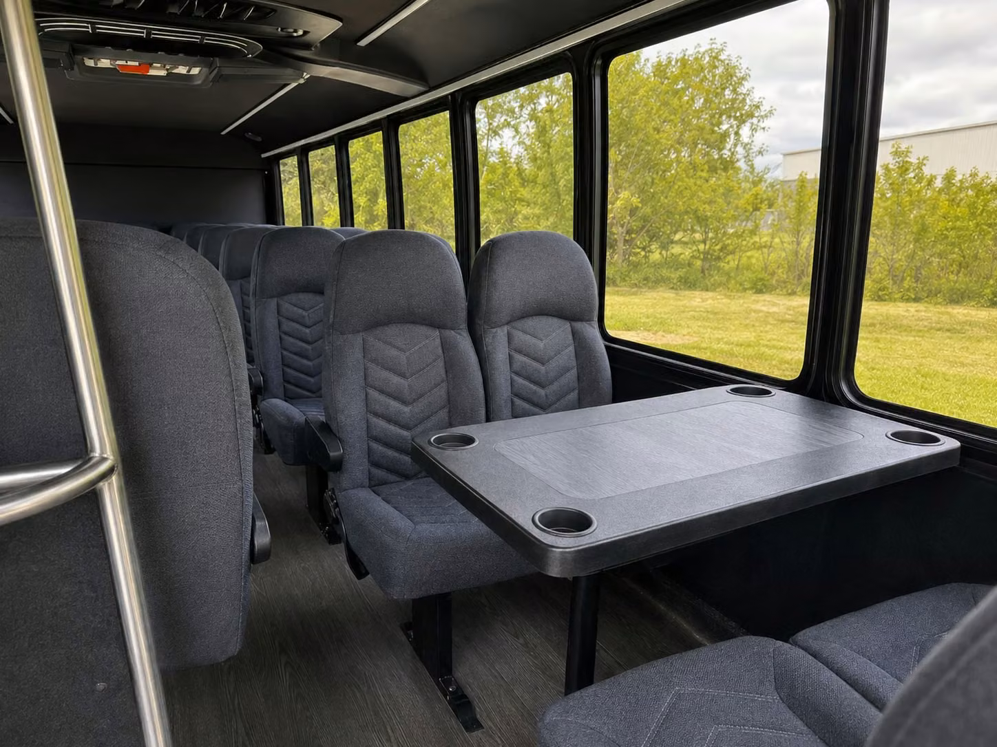 minibus and charter bus rentals for museum field trips in st louis