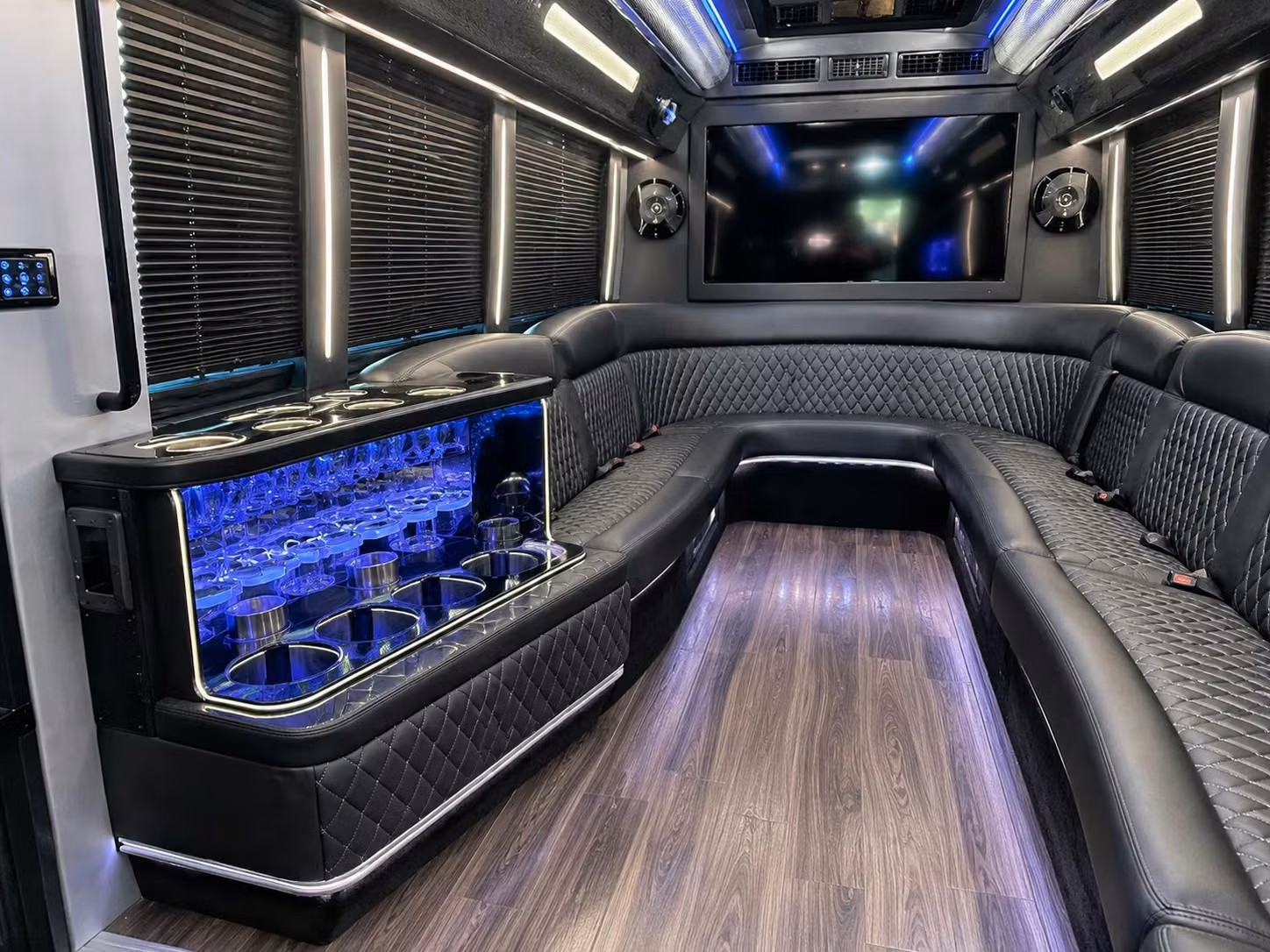 party buses for st louis prom groups who want to arrive in style